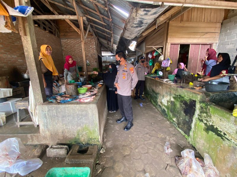 Polsek Lambu Kibang Patroli Pasar Cek Stok Minyak Goreng
