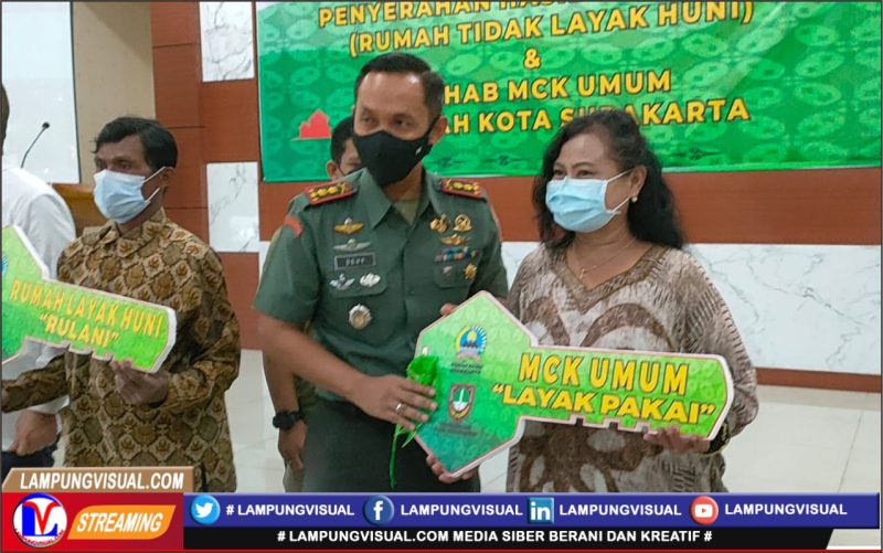 Penyerahan Hasil Renovasi RTLH Dan MCK Umum di Wilayah Kota Surakarta