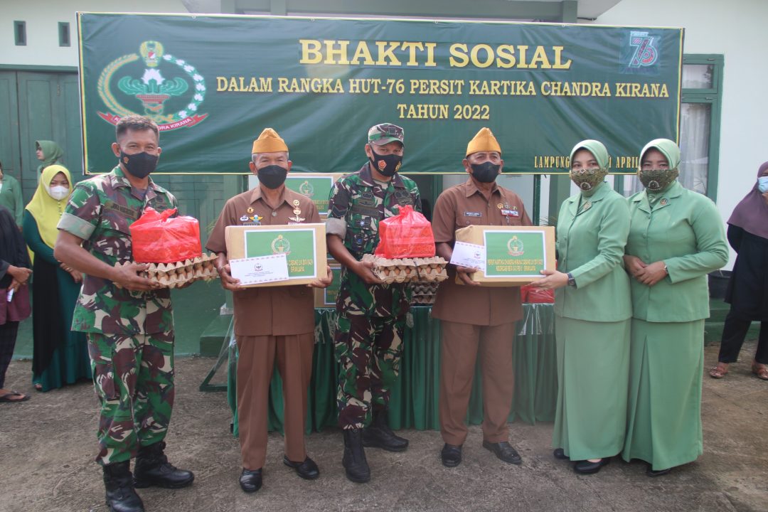 Peringati  HUT Ke-76, Persit Kodim Lamtim Ziarah Taman Makam Pahlawan Dan Bhaksos
