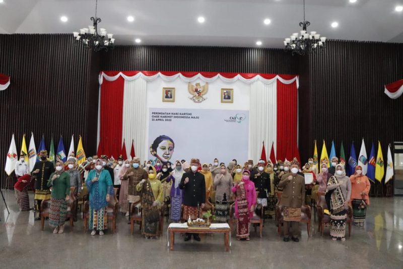 Peringati Hari Kartini, Gubernur Berikan Penghargaan dari OASE Kabinet Indonesia Maju kepada Perempuan Berjasa dan Berpestasi
