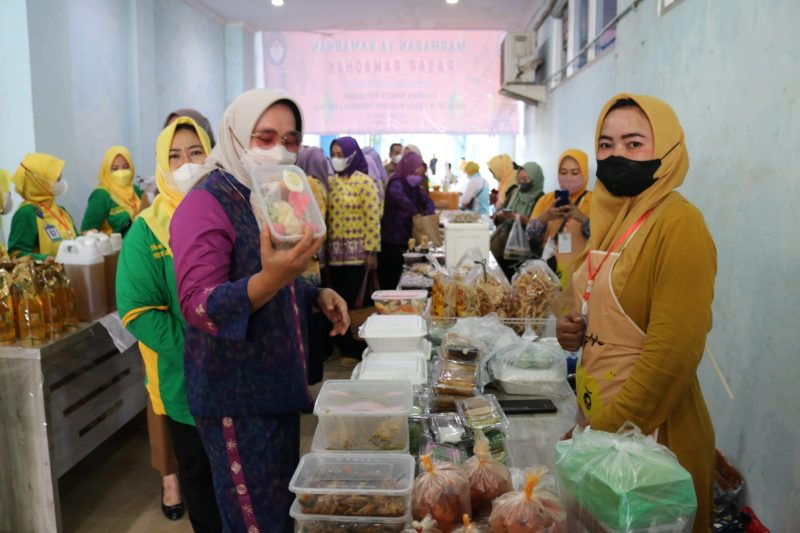 Riana Sari Arinal Kunjungi Pasar Ramadhan RSAM