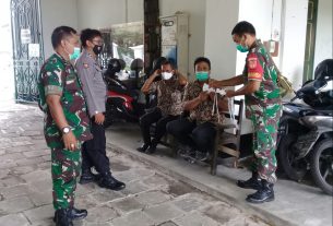 Sambangi Puro Mangkunegaran, Babinsa Keprabon Sisipkan Pesan Prokes
