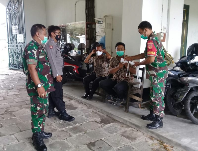 Sambangi Puro Mangkunegaran, Babinsa Keprabon Sisipkan Pesan Prokes