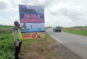 Satlantas Polres Tulang Bawang Pasang Benner Imbauan Pada Operasi Ketupat Krakatau 2022, Berikut Lokasi dan Tujuannya