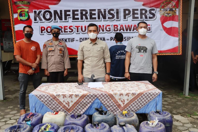 Satreskrim Polres Tulang Bawang Tangkap Pelaku Penimbun 910 Liter BBM Solar dan Pertalite