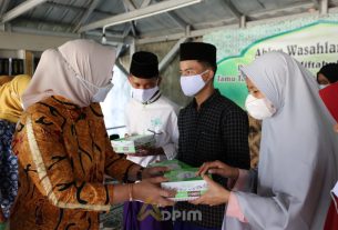 Selama Bulan Ramadhan, Riana Sari Arinal akan Bagikan Ribuan Nasi Kotak kepada Kaum Duafa