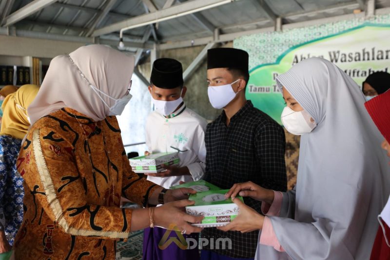 Selama Bulan Ramadhan, Riana Sari Arinal akan Bagikan Ribuan Nasi Kotak kepada Kaum Duafa