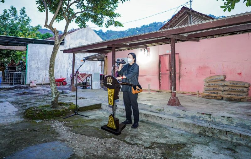 Serahkan Bantuan Rumah Layak Huni, Warga Desa Giriwono: Ibu Puan Membawa Berkah Ramadan