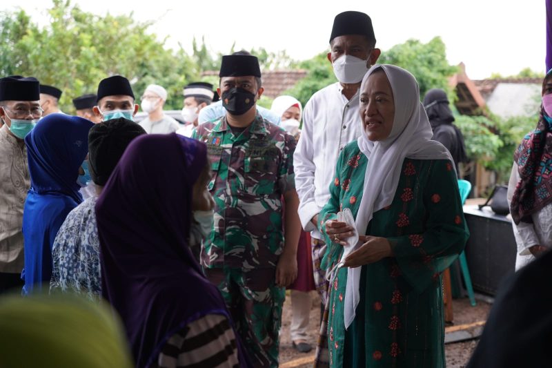 Serap Aspirasi Masyarakat, Dandim 0813 dan Bupati Anna Blusukan ke Dusun Tapal Batas Selatan Bojonegoro