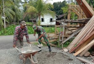 Tak Mengenal Lelah Walau Di Bulan Puasa ; Babinsa Jajaran Koramil 01/SM Kebut Pembangunan Rumah Warga Binaanya