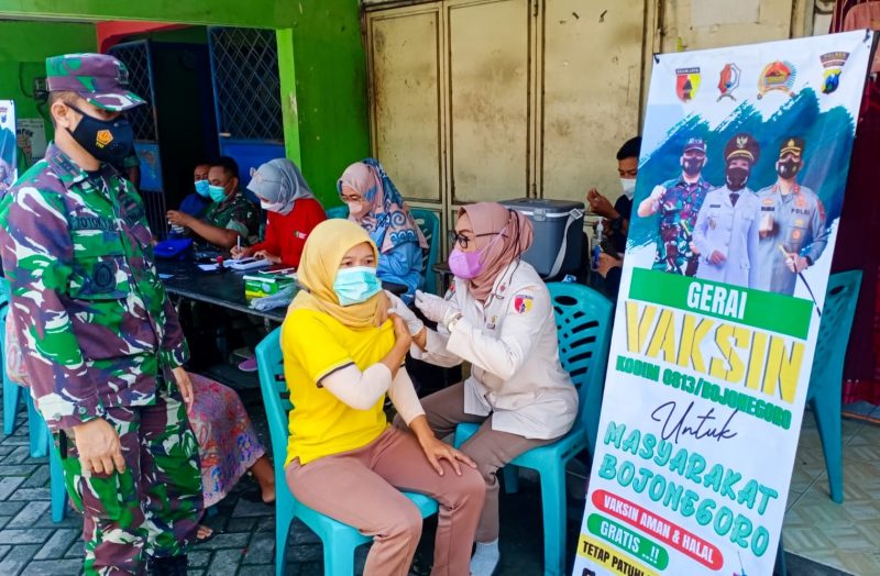 Tim Vaksinasi Mobile Kodim Bojonegoro Gencarkan Vaksin Booster