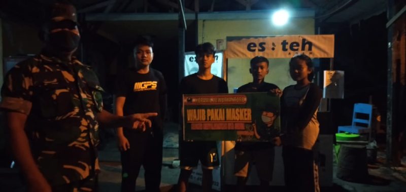 Tingkatkan Kepatuhan Warga Terapkan Protkes, Koramil 10/Wuryantoro Terus Gelar Patroli