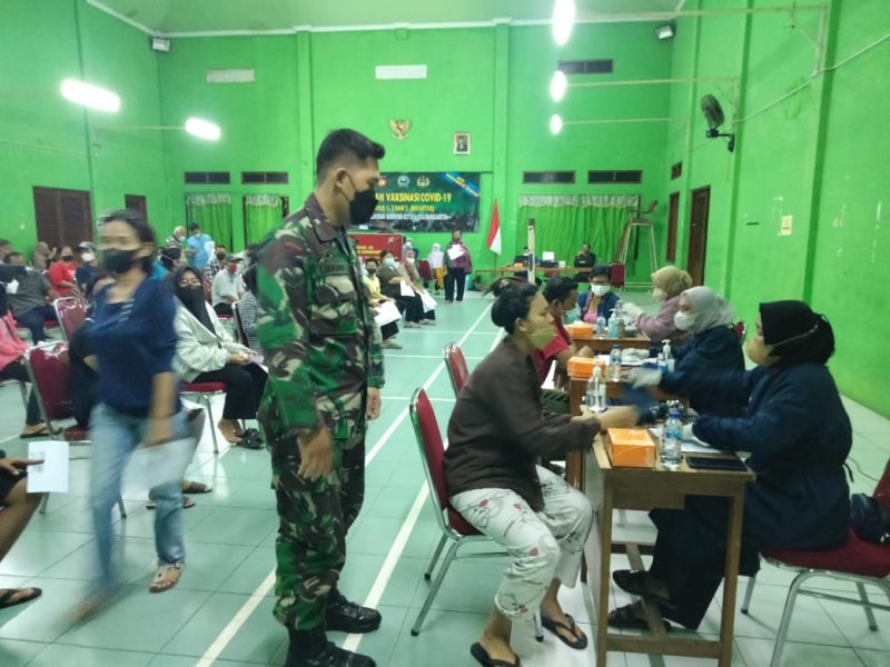 Warga Kelurahan Tipes Jadi Sasaran Serbuan Vaksin Dosis 1,2 & 3 (Booster) Kodim Solo
