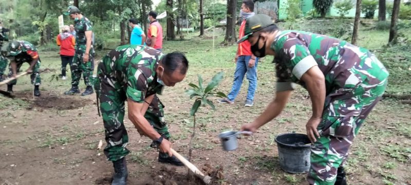 ”Lindungi Hutan Kota, Koramil 04/Jebres Laksanakan Penanaman Pohon