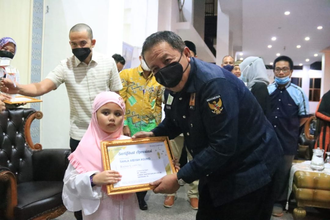 Gubernur Arinal Serahkan Hadiah Lomba Adzan dan Tahfidz Quran Hasil Kerjasama Pemprov Lampung dan Radar Lampung
