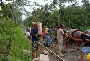 Antusias Warga Jemowo Sambut Betonisasi Jalan Program TMMD