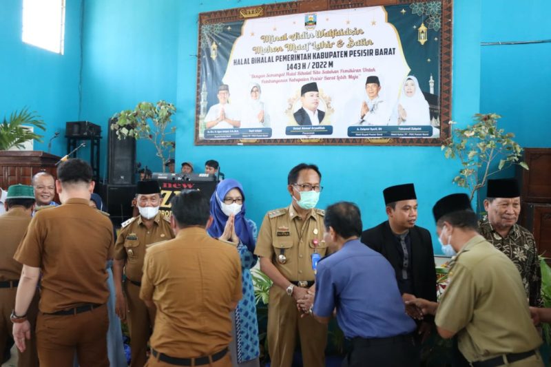 Bupti Hadiri Halal Bihalal Pemerintaha Kabupaten Pesisir Barat 1443 H