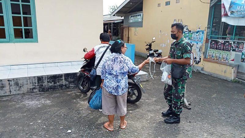 Babinsa Banyudono Beri Masker Gratis Warga Binaan