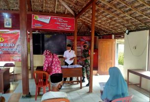 Babinsa Desa Sukorejo Dampingi Penyaluran Bantuan BLTDD Kepada 120 Warga