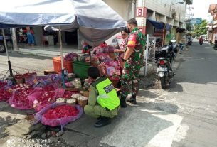 Babinsa Kemlayan PPKM di Sepanjang Jln. Honggowongso Kemlayan