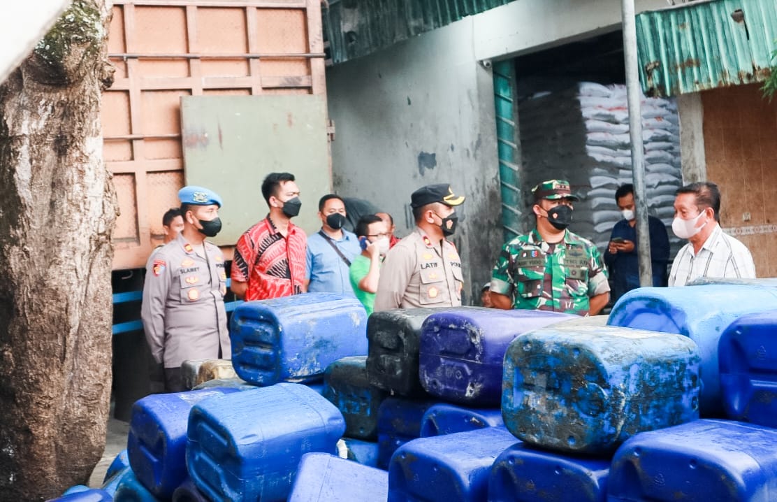 Blusukan ke Pasar, Tiga Pilar di Bojonegoro Pastikan Harga dan Ketersediaan Migor Curah Aman