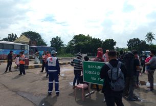 Bus Terlambat Datang, Penumpang Menumpuk di Terminal