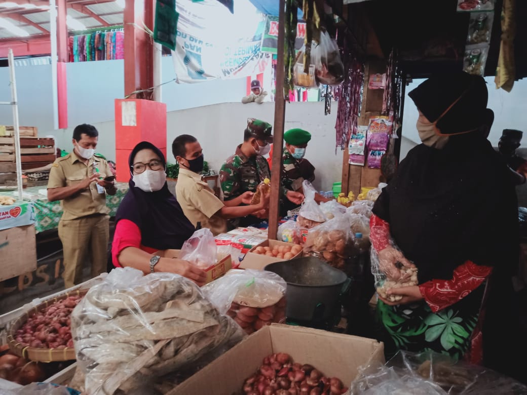 Cek Harga Minyak Goreng, Danramil Duduki Pasar Banyudono