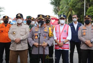 Gubernur Arinal Dampingi Kapolri dan Menhub Tinjau Arus Balik Lebaran 2022 di Pos Terpadu Pelabuhan Bakauheni
