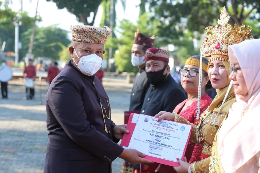 Hardiknas Lampung Selatan: 120 Orang Guru Satya Lencana Karya Satya