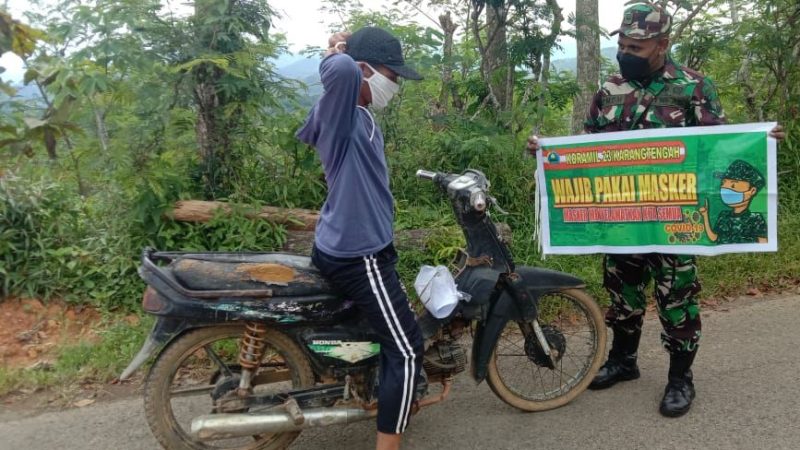 Kedapatan Tidak Menggunakan Masker, Ini Yang Diberikan Petugas Kepada Warga