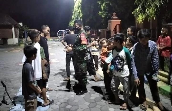 Kerumunan Warga, Jadi Sasaran Patroli Malam Piket Koramil 03/Serengan