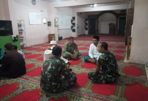 Danramil 01/ Laweyan Laksanakan Silaturahmi Dengan Sholat Jum’at Berjamaah Bersama Warga