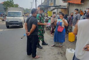 Sertu Syukur : Pembagian Masker Gratis Langkah Jitu Mencegah Penyebaran Covid-19