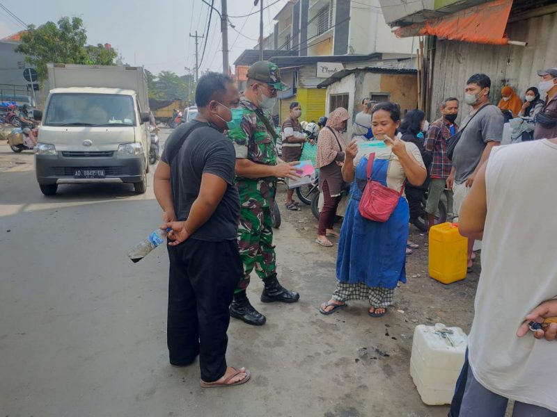 Sertu Syukur : Pembagian Masker Gratis Langkah Jitu Mencegah Penyebaran Covid-19
