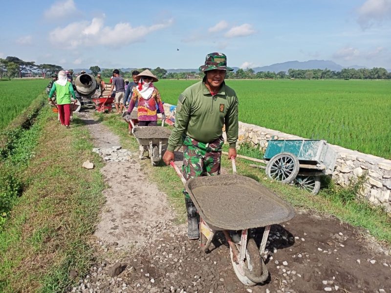 Pembangunan Talud ditengah persawahan warga desa Tawang, Kec. Weru ditujukan untuk peningkatan perekonomian.