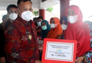 Pemerintah Kabupaten Lampung Selatan Berikan Intensif kepada Guru Honorer