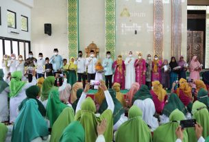 Pemprov Lampung Gelar Pengajian di Pringsewu, Gubernur Arinal Apresiasi Hadirnya Buku Mushaf Al-Qur'an terjemahan Bahasa Lampung