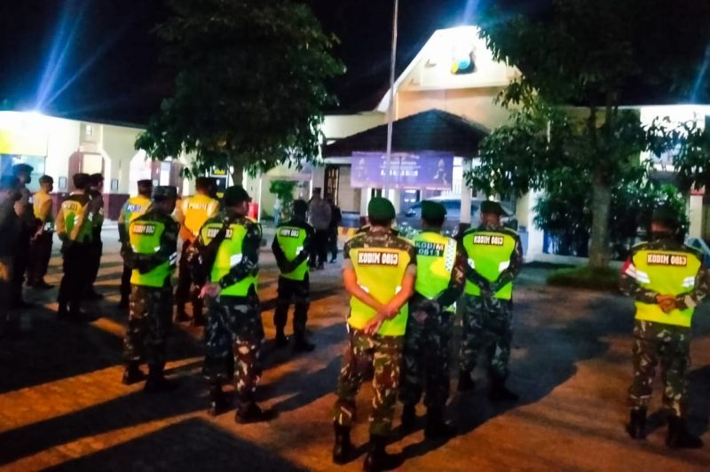 Petugas Gabungan di Bojonegoro berikan Pengamanan kepada Masyarakat dalam Merayakan Lebaran Idul Fitri