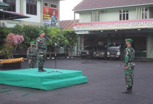 Prajurit Dan PNS Kodim 0410/KBL Laksanakan Upacara Bendera Merah Putih