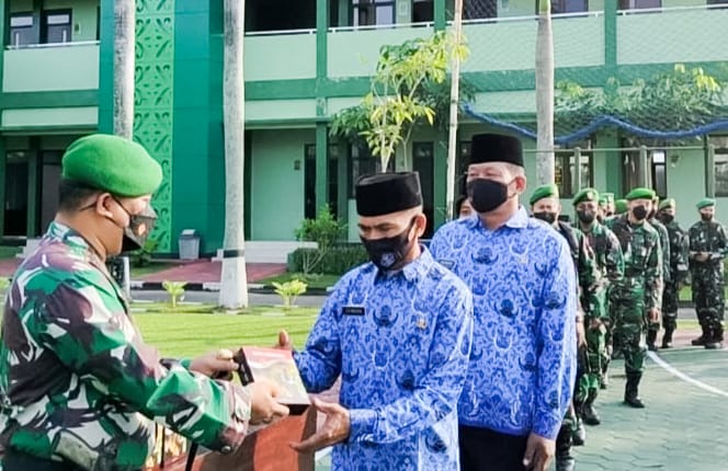 Prajurit Kodim Bojonegoro terima Susu Serdadu dari KSAD Jenderal TNI Dudung Abdurachman