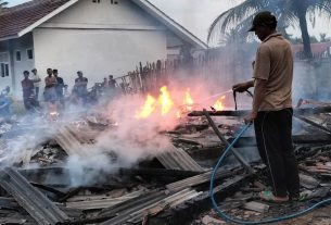 Satu unit Rumah warga Tiyuh Gunung Menanti Ludes Tebakar