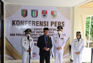 Sekdaprov Lampung Bersama Tiga Penjabat Bupati Berikan Keterangan Pers Usai Upacara Pelantikan
