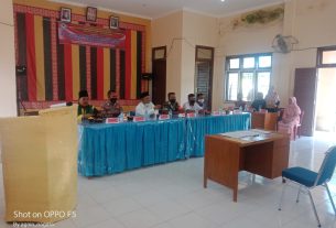 Sinergitas Babinsa Koramil 11/Woyla Timur Hadiri Pelantikan Pjs. Keuchik Desa Alue Kuyun