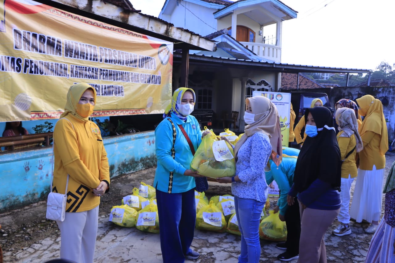 TP PKK dan DPW Provinsi Lampung Kembali Salurkan Bantuan Sembako Program Siger