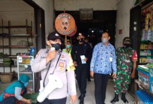 Tiga Pilar Gencar Laksanakan Pengecekan PPKM Sekaligus Membagikan Masker Dipasar Tradisional Nusukan