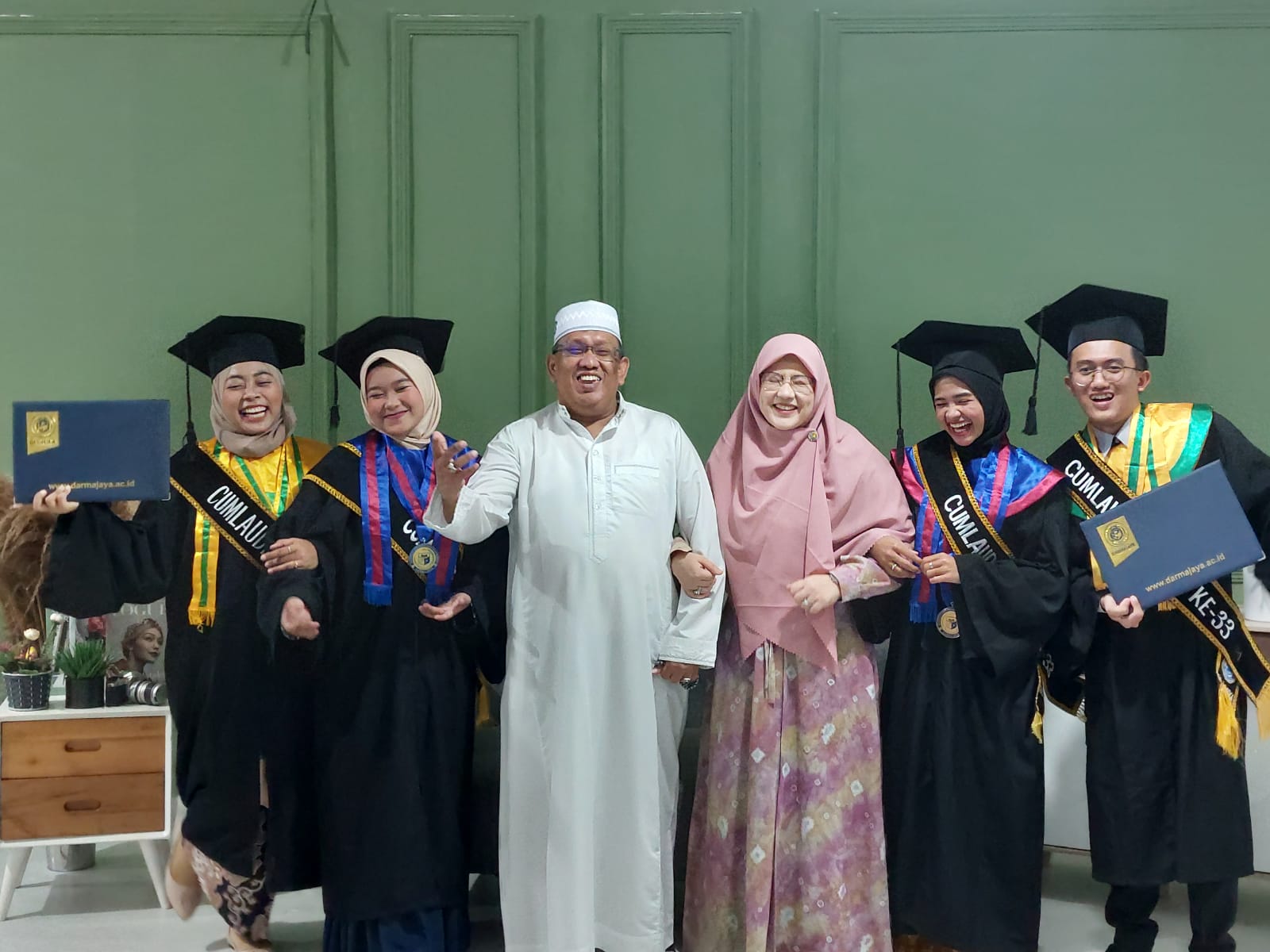 Usai Diwisuda di IIB Darmajaya, 4 Santri Ponpes Riyadhus Sholihin Langsung Mendapat Pekerjaan