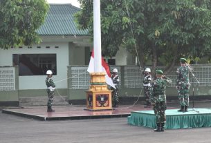 Prajurit dan PNS Kodim 0410/KBL Laksanakan Upacara Bendera 17 Mei 2022