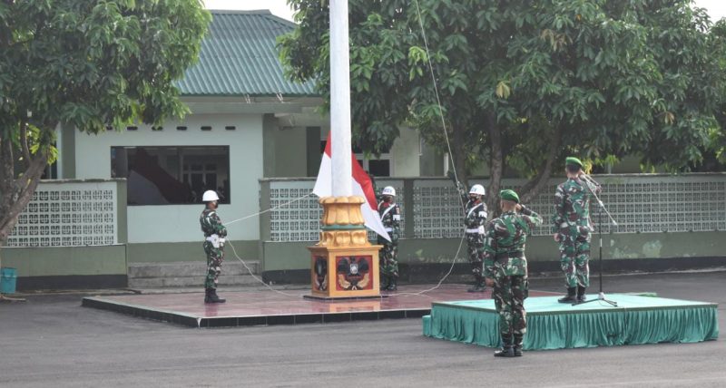Prajurit dan PNS Kodim 0410/KBL Laksanakan Upacara Bendera 17 Mei 2022