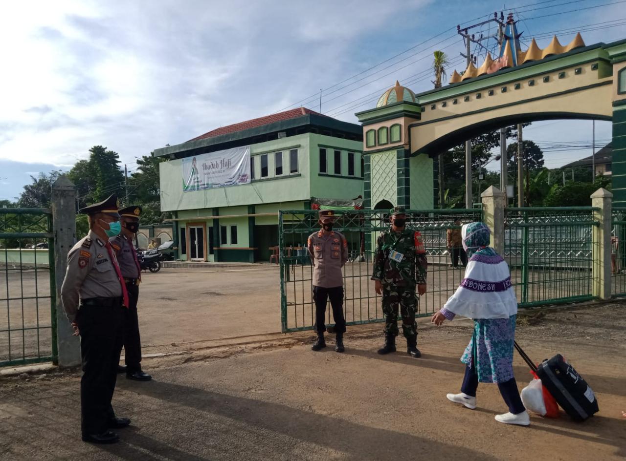 Babinsa Koramil Kedaton Monitoring Kedatangan Jamaah Haji