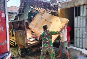 Babinsa Tipes ajak Warga Kerja Bakti Bersihkan Lingkungan